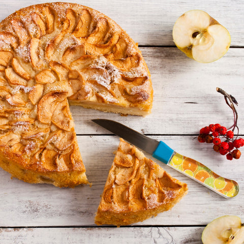 Apple Pie on a plank table with sliced apple